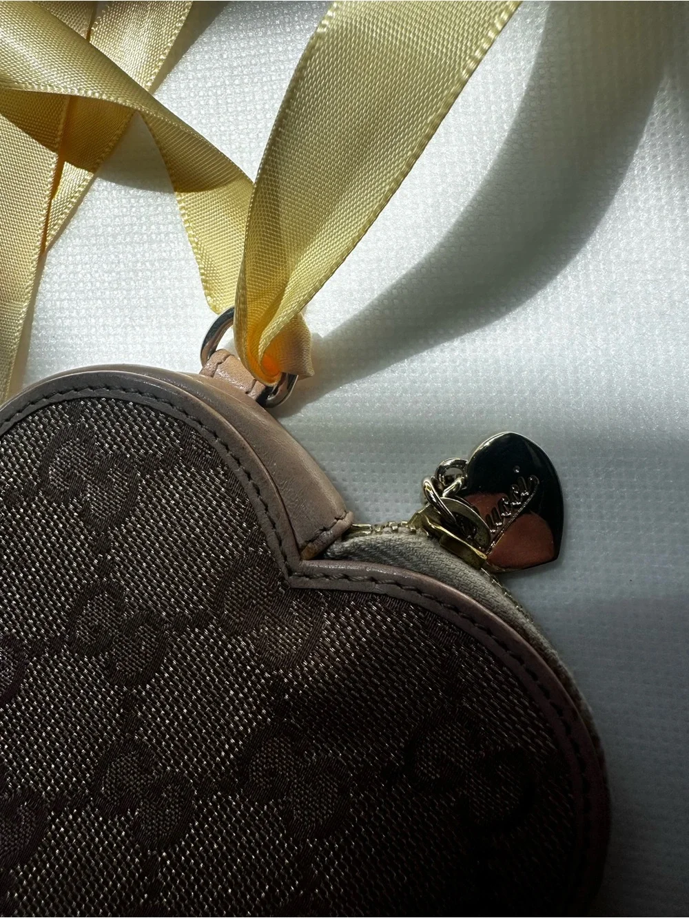 Gucci GG Canvas Heart Coin Purse Pouch Zip Wallet Brown Monogram Vintage